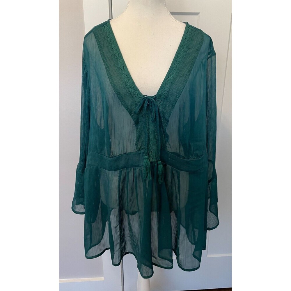 TORRID Womens TOP 3/4 Flared Sleeve GREEN V-Neck Size 3 (3X 22/24)